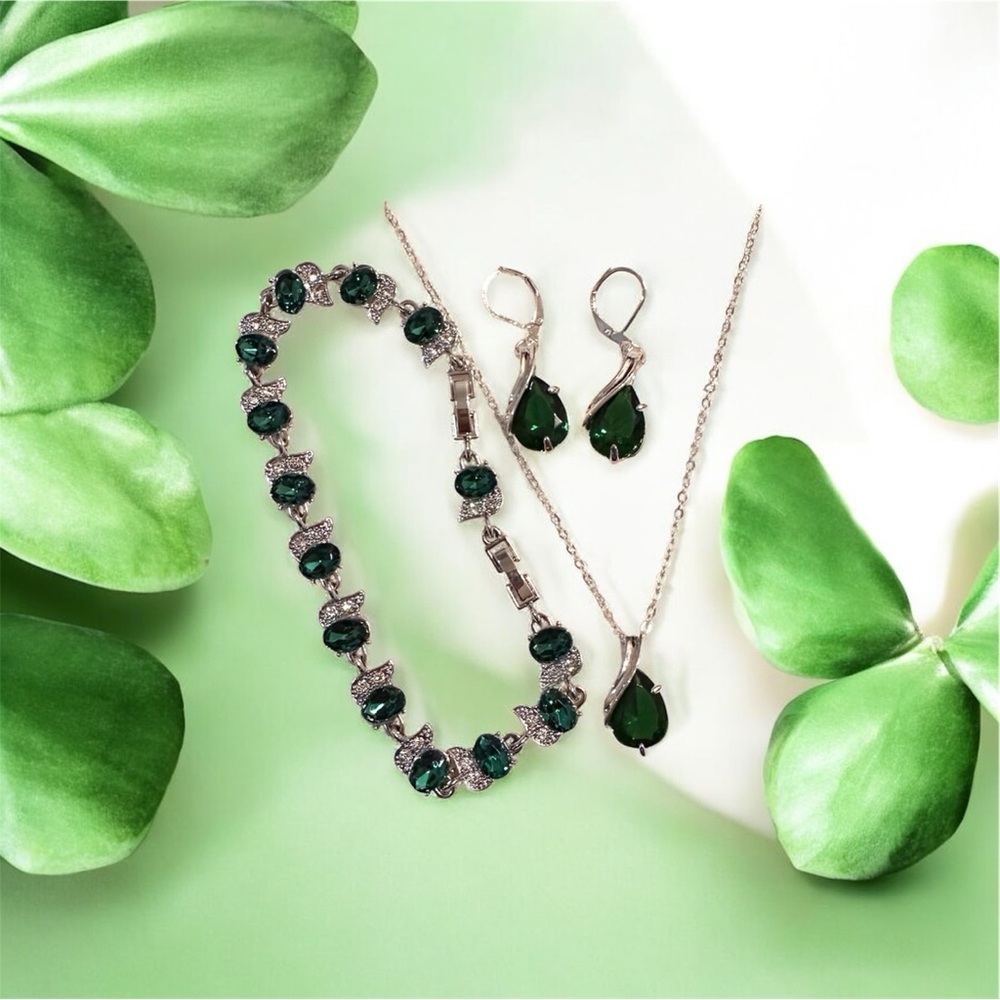 Elegant Green Gemstone Jewelry Set